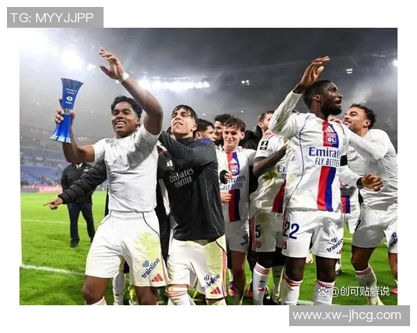 中超激战皇马与里昂鏖战至平局绝杀瞬间引发全场热烈反响